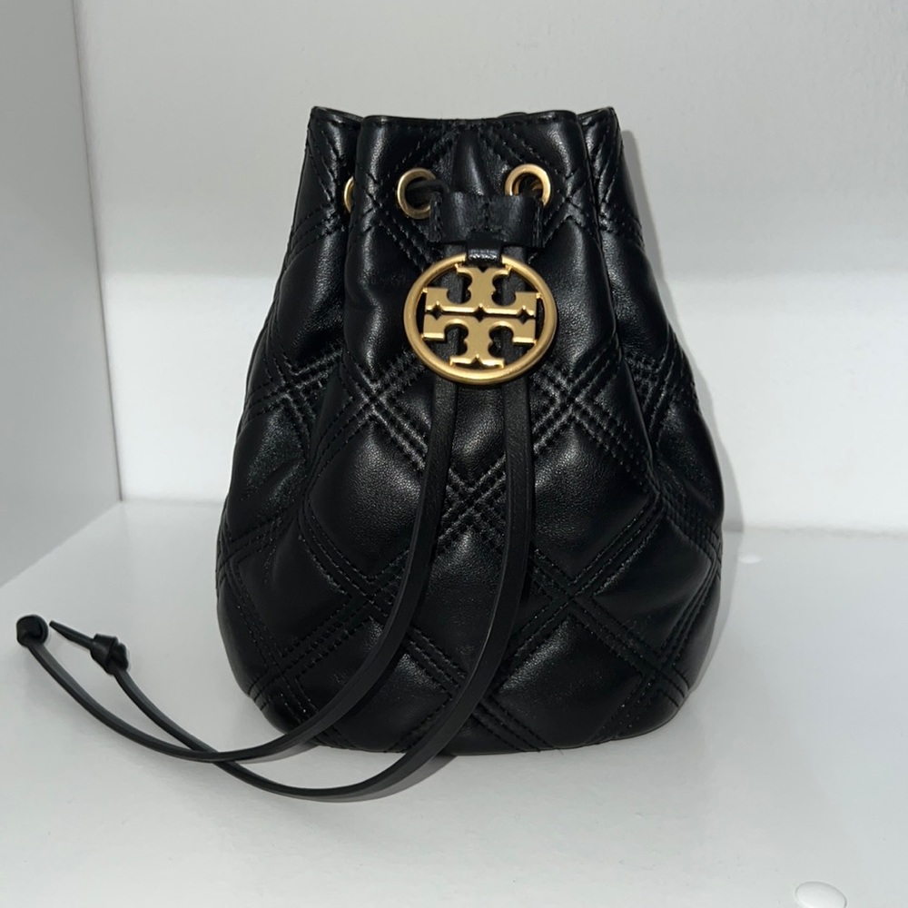 CYBER MONDAY SALE ‼️ Gorgeous Quilted Tory Burch crossbody